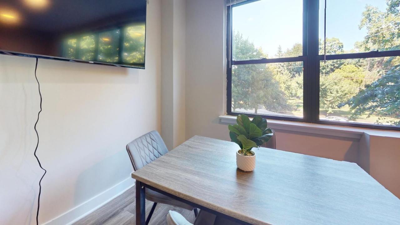 Avenue B234 2bedroom With Pool, Gym, Parking *
