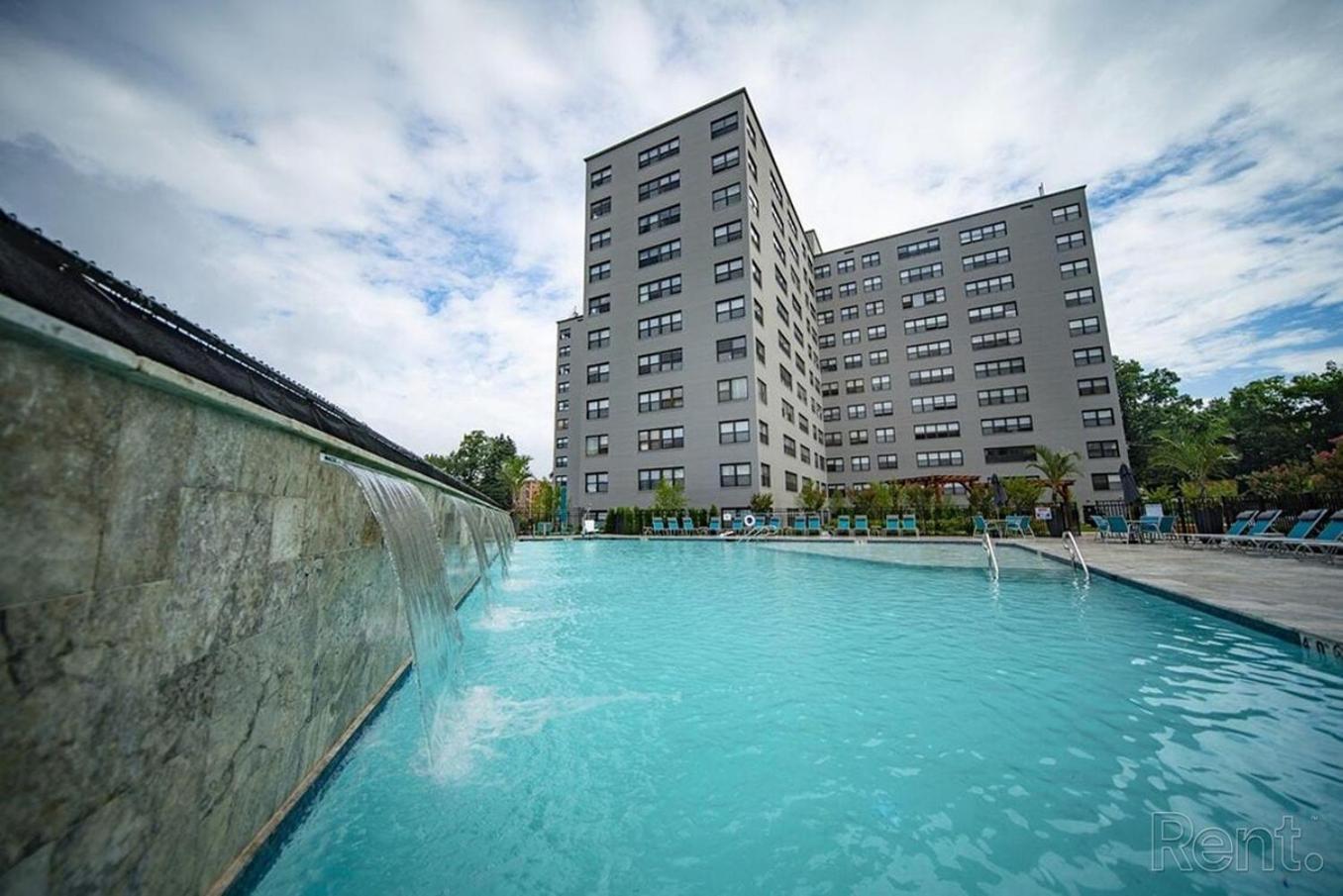 Avenue B234 2bedroom With Pool, Gym, Parking *